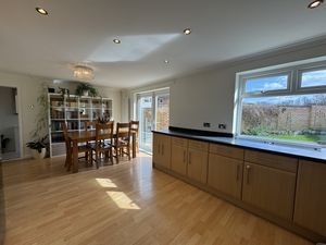 KITCHEN/DINER- click for photo gallery